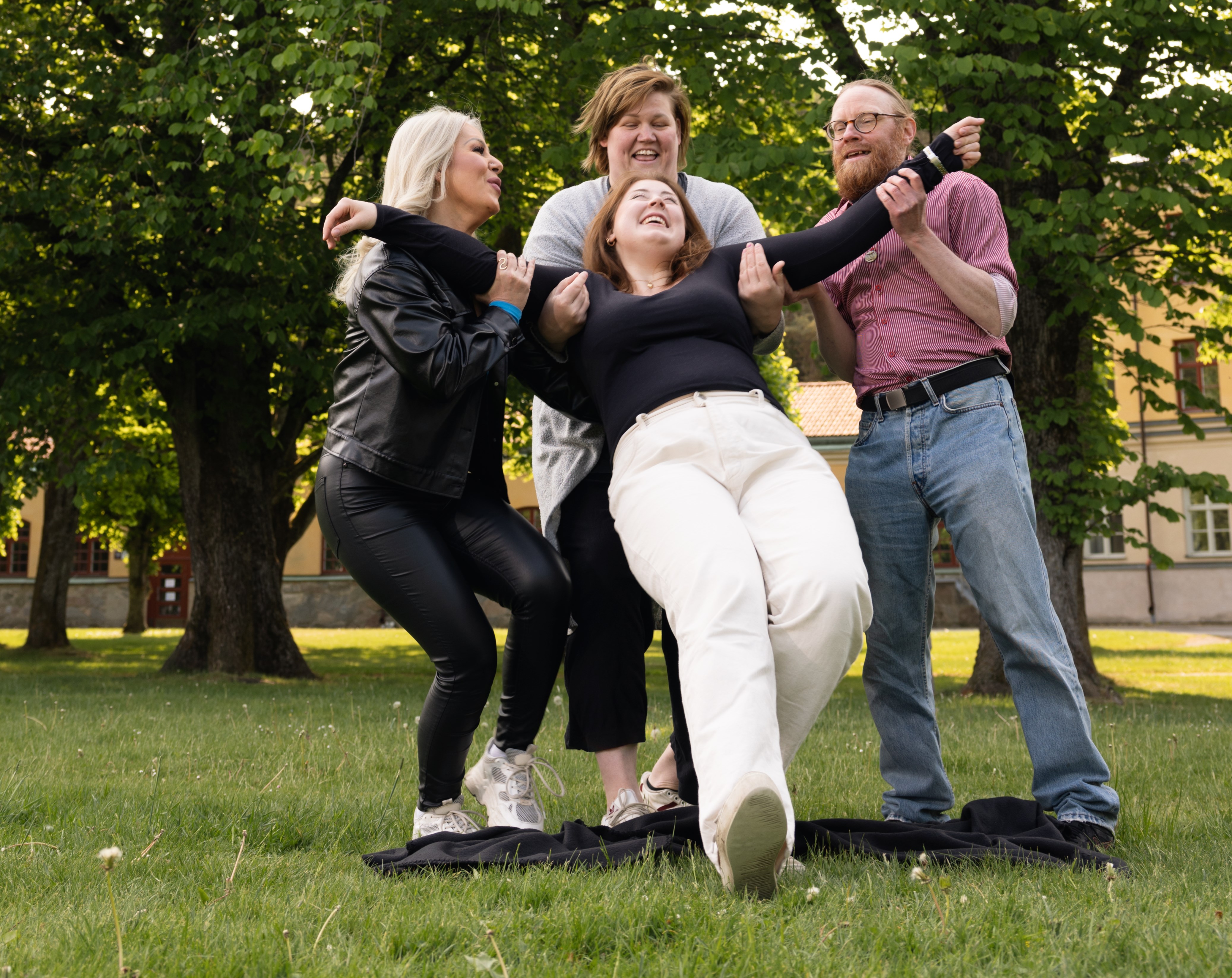 Fyra deltagare utomhus